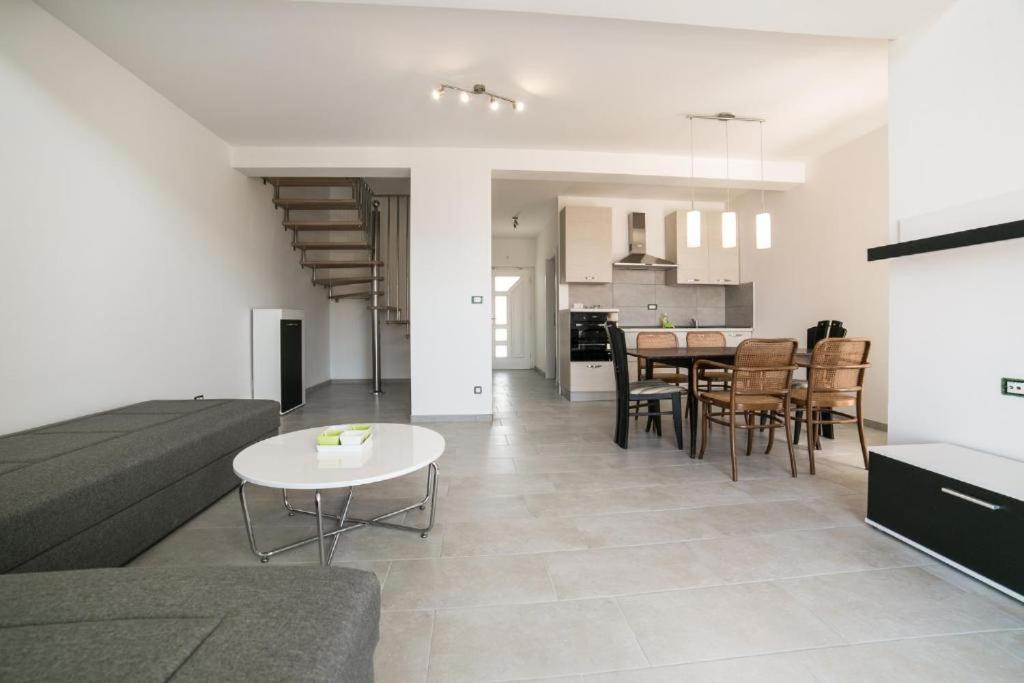 Apartments Luxury Living Novalja Exterior foto