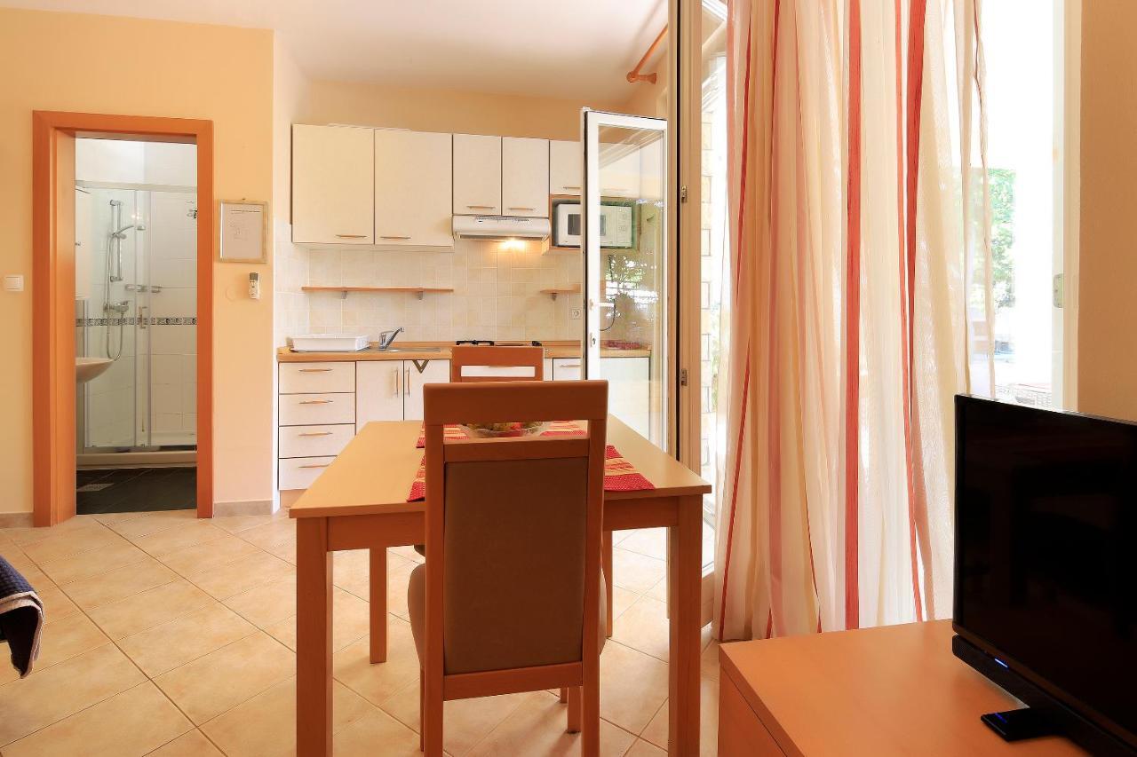 Apartments Luxury Living Novalja Exterior foto
